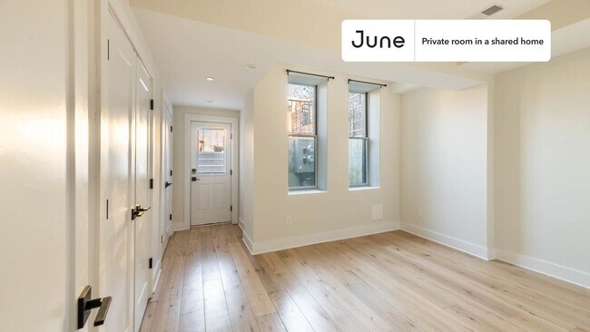 Room in Shared 3 bed/2.5 bath home in Columbia Heights