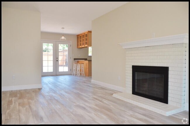 Building Photo - 637 Enright Ave Rental
