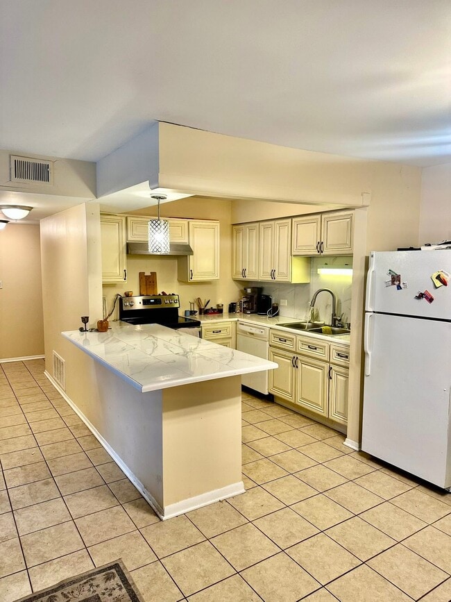 Photo - 6169 Knoll Wood Rd Unit 104