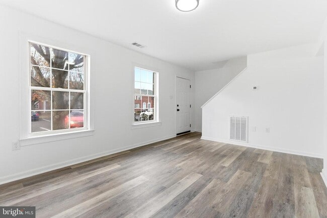 Photo - 204 Banbury Terrace