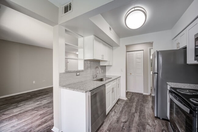 Photo - Lakeside Crossing at Eagle Creek Apartments and Townhomes