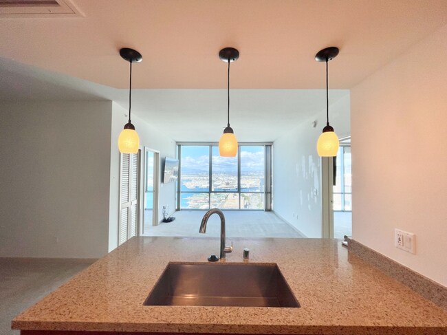 Photo - 555 South St