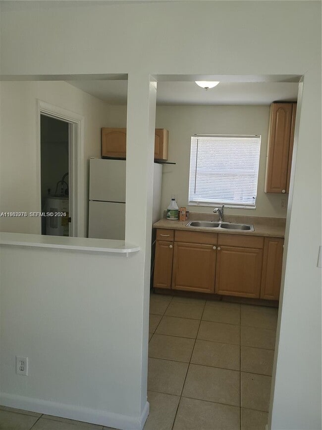 Photo - 831 SW 14th Ct