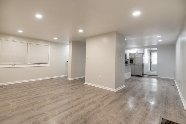 Photo - 18 N New St Unit 2