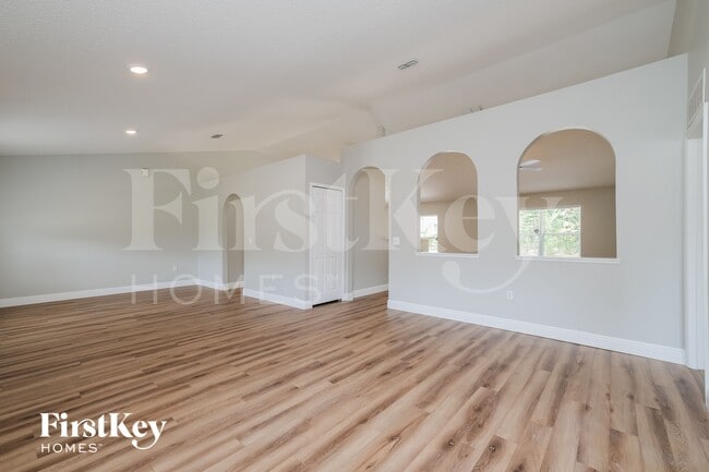 Photo - 6301 Newmark St
