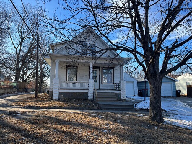 Cute 3 Bedroom Home - Cute 3 Bedroom Home