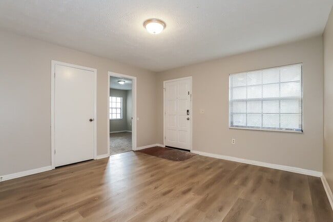 Photo - 717 Ponderosa Dr E