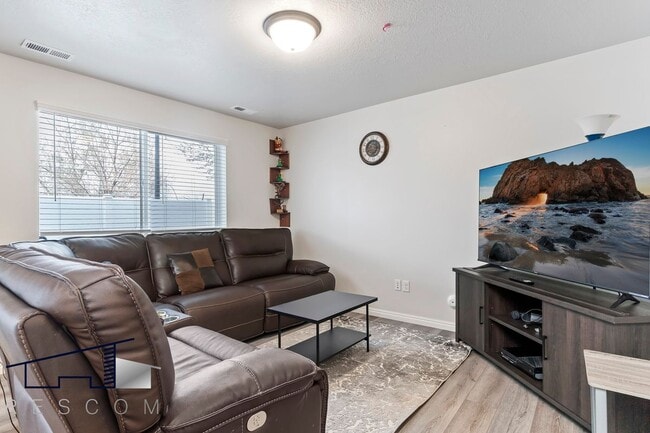 Photo - 2914 W 3885 S