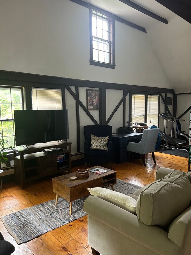 Photo - 9-11 Crosby Lane Unit 11-2R