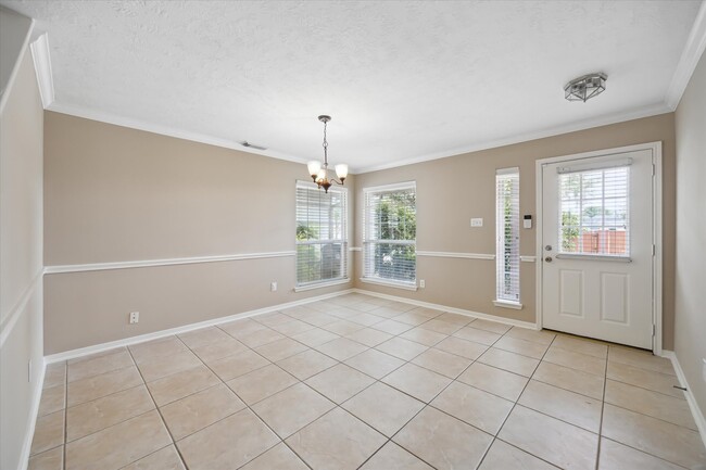 Photo - 2411 Lacyberry St