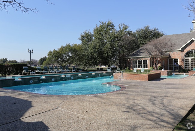 Photo - Riverchase