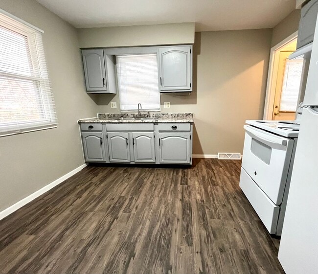 Photo - 1467 Valley View Dr Unit A