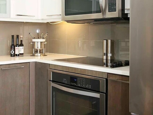 Building Photo - Experience Luxury Living in the Heart of H... Unit GHRO Rental