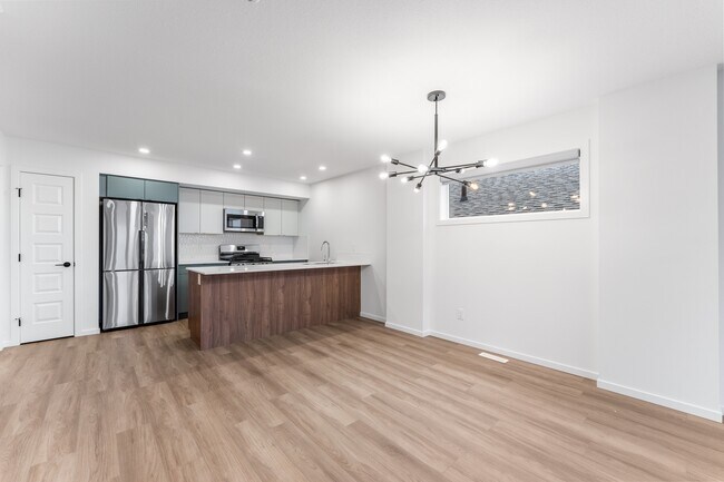 Photo - 12327-12107 107 St NW