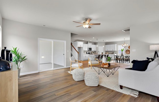 Photo - 1001 Hillpoint Rd