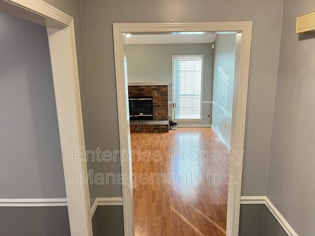 Photo - 2559 Broad Ave