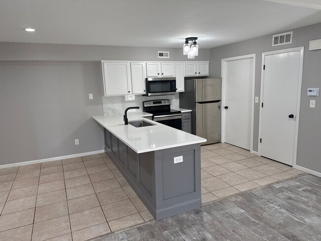 Building Photo - 1051 Minns Dr Unit 1051-3