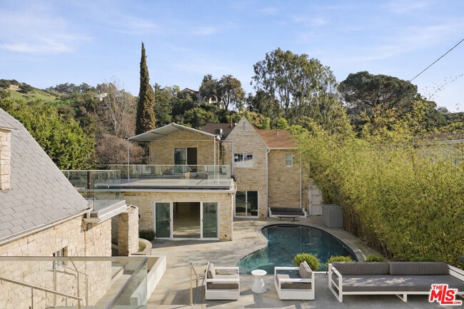 Building Photo - 2633 N Commonwealth Ave