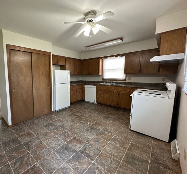 Photo - Spacious Townhouse in Greenfield! Unit 3104