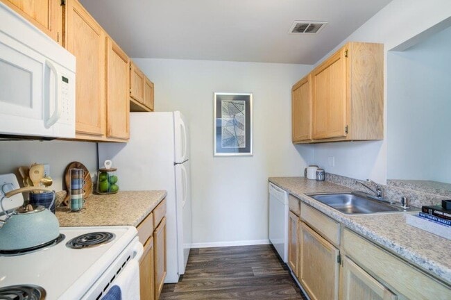 Fox Run Apartments and Townhomes