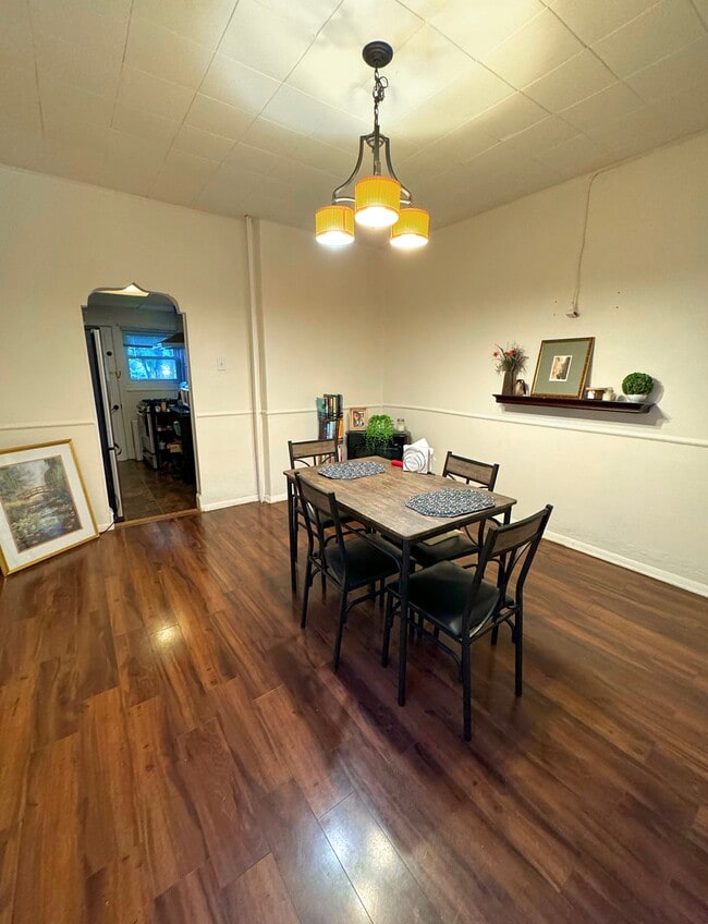 Photo - 245 Pensdale St