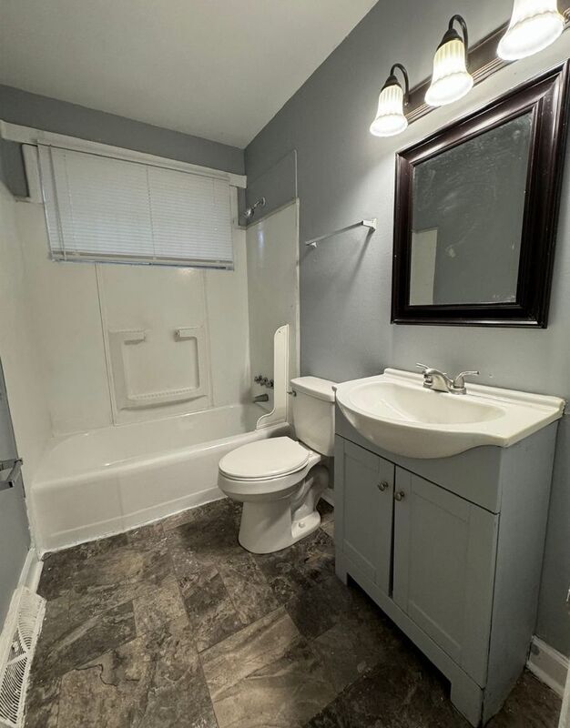 Photo - 534 Camrose Dr