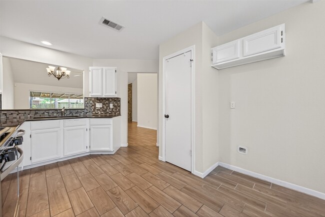 Photo - 2502 Old Oak Ln