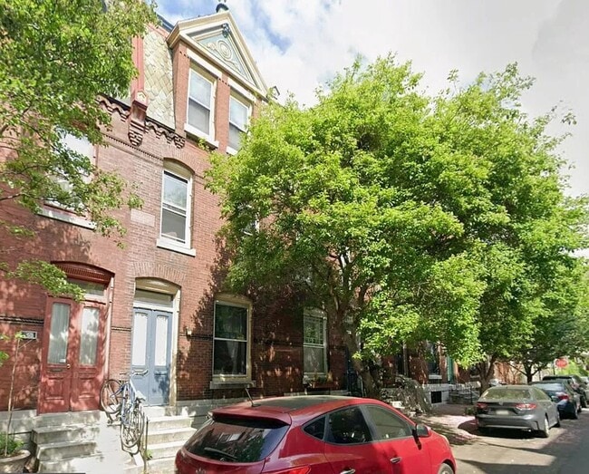 Building Photo - 826 N Woodstock St Unit 1