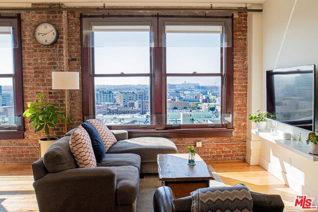 Photo - 460 S Spring St Unidad 1102