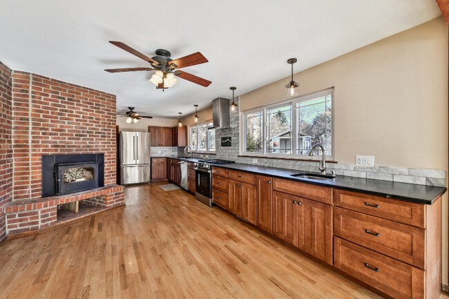 Photo - 2550 S Dahlia St