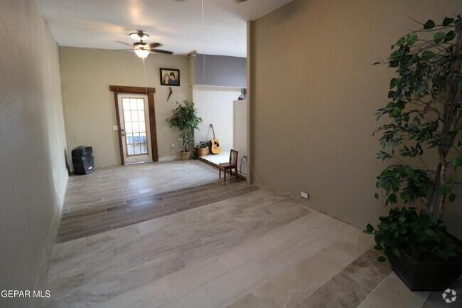 Building Photo - 5723 Alameda Ave Unit B Rental