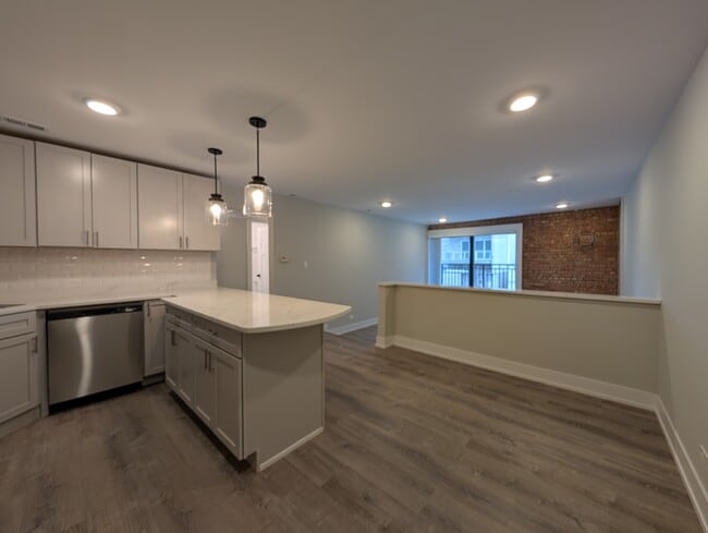 Building Photo - 1254 N La Salle Dr Unit f5