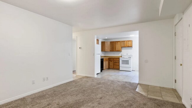 Habitación principal / cocina - 423 E 2100 N Unidad 423 East