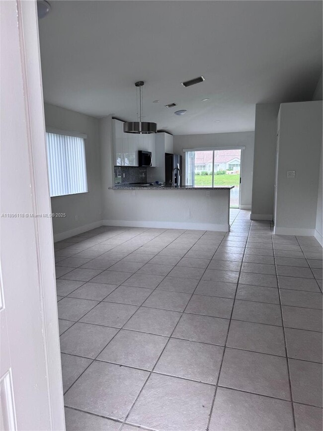 Photo - 553 NW 208th Terrace
