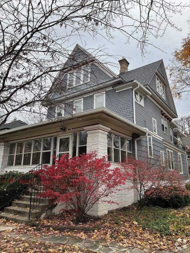 Building Photo - 179 Ridgeland Ave Unit 2 Rental