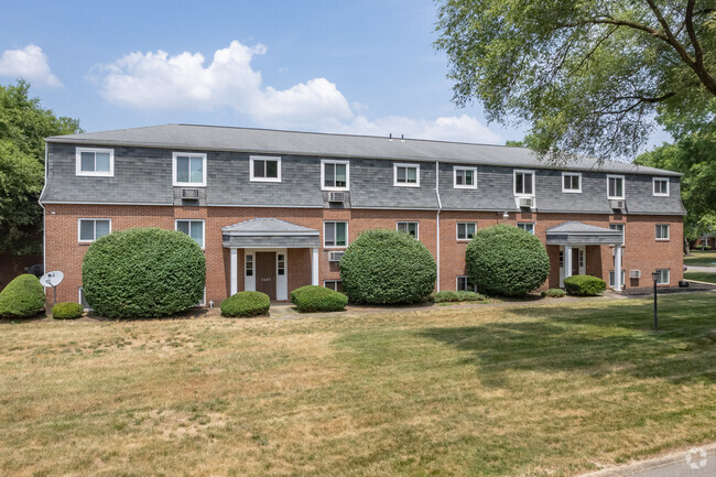 Lake Cable Village Apartments - Canton, Oh 