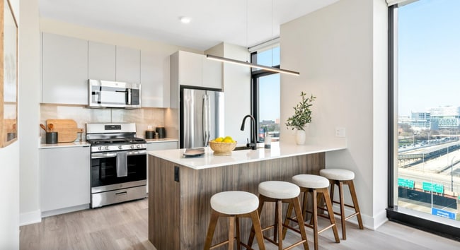 Building Photo - 1060 W Van Buren St Unit 906