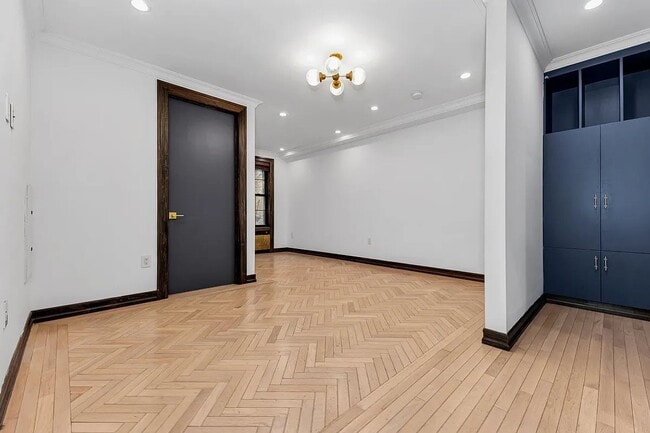121 E 37th St Unit 2C