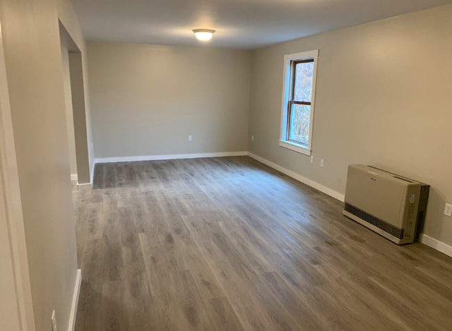 Photo - 77 Railroad St