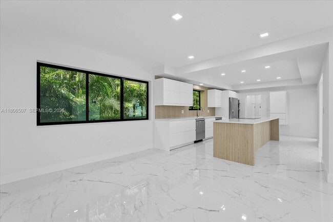 Photo - 112 E 1st Ct