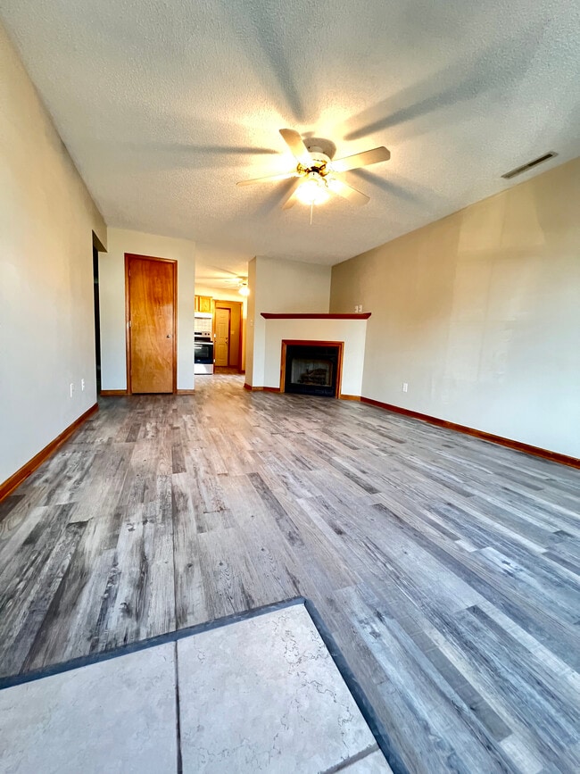 Building Photo - 1000 NE Lindsay Ave Unit D Rental