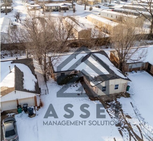 Photo - Spacious 5-Bedroom Home Near Tinker AFB and Local Parks