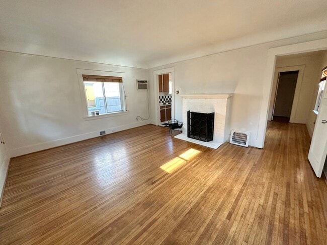 Photo - 2323-2337 SE Hawthorne Blvd Unit 2327 SE Hawthorne Blvd