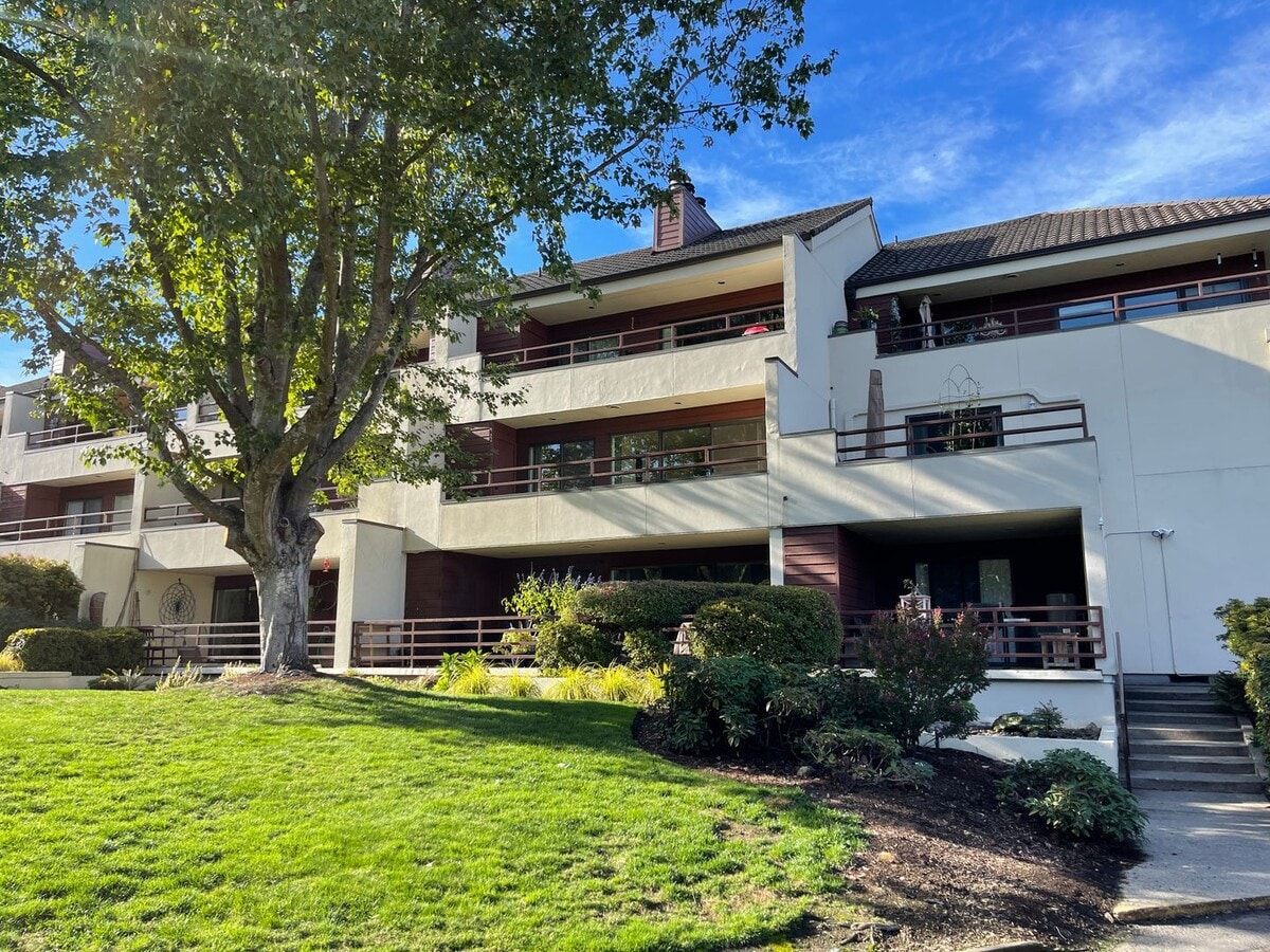 Beautiful 2 bedroom 2 bath condo available... - Beautiful 2 bedroom 2 bath condo available...