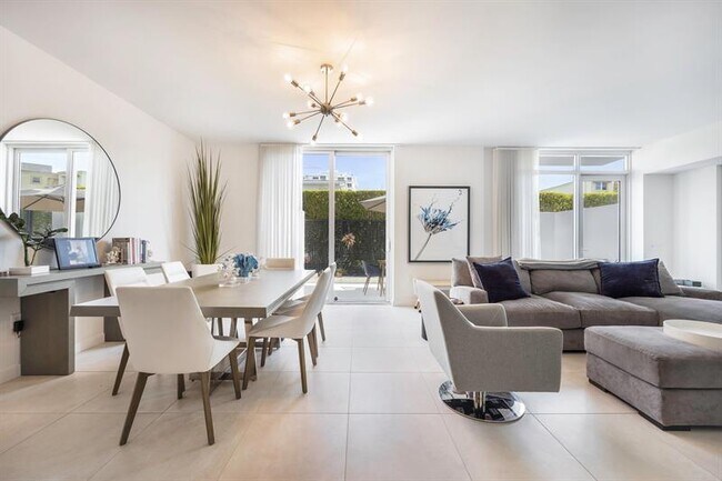 Photo - 401 N Birch Rd