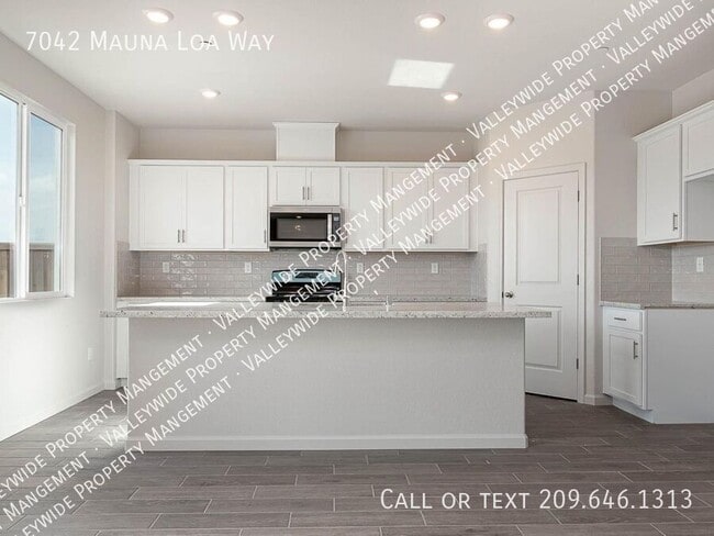 7042 Mauna Loa Wy