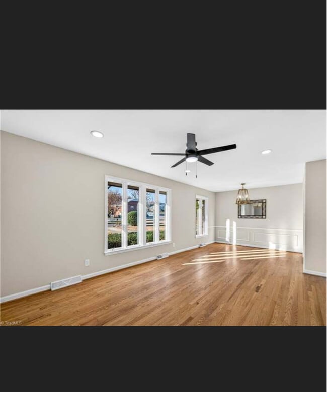 Photo - 2204 Dulaire Rd