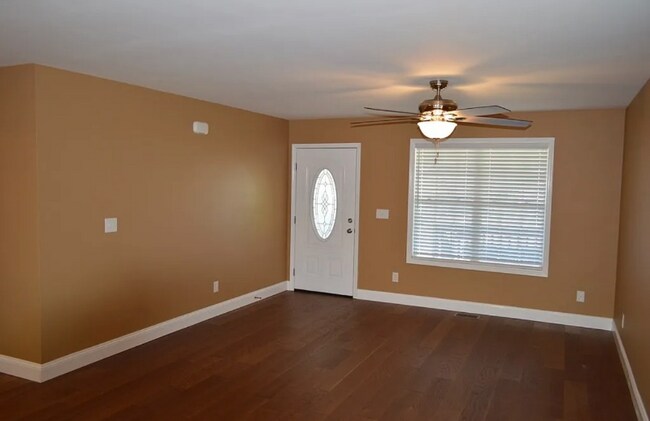 Photo - 308 Sparks Ln