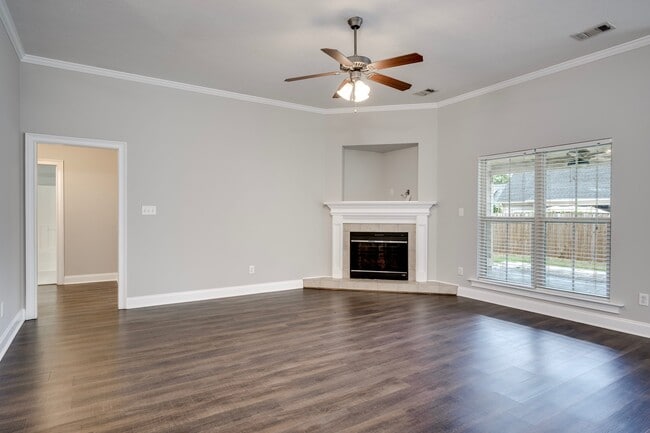 Photo - 812 Paisley Lane