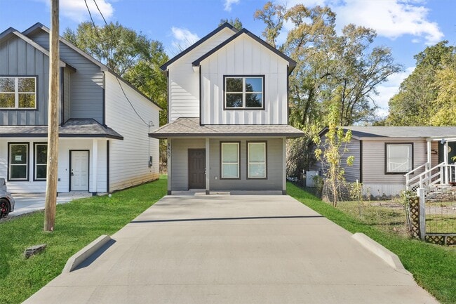 Photo - 8687 Sassafras